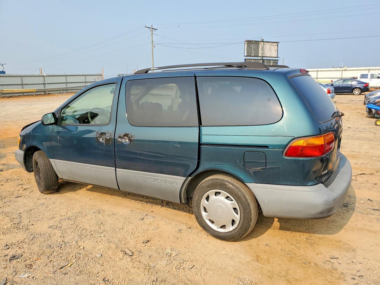 1998 Toyota Sienna Le Green vin: 4T3ZF13C9WU079237