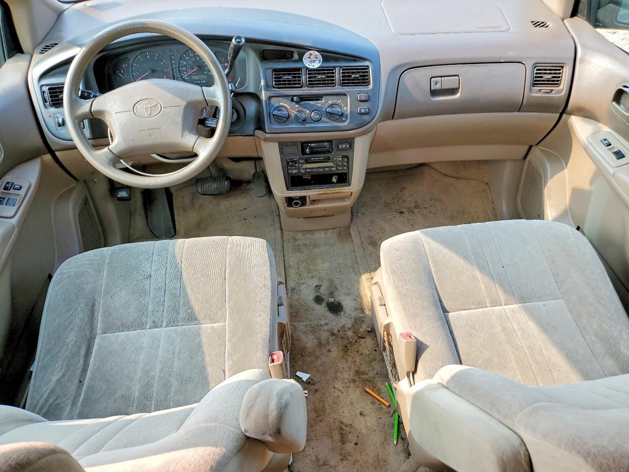 1998 Toyota Sienna Le Green vin: 4T3ZF13C9WU079237