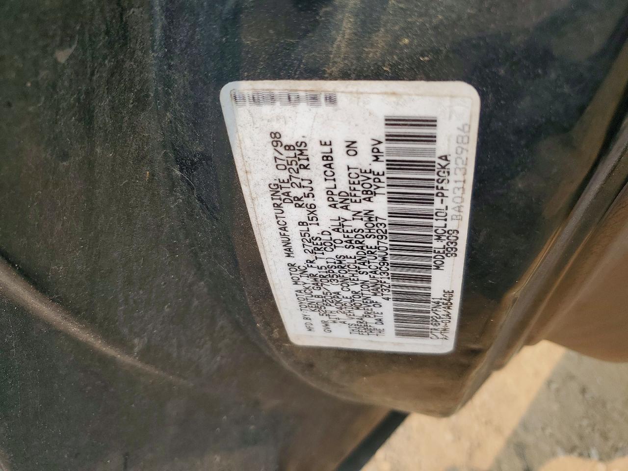 1998 Toyota Sienna Le Green vin: 4T3ZF13C9WU079237