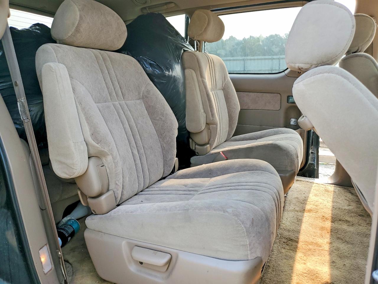 1998 Toyota Sienna Le Green vin: 4T3ZF13C9WU079237