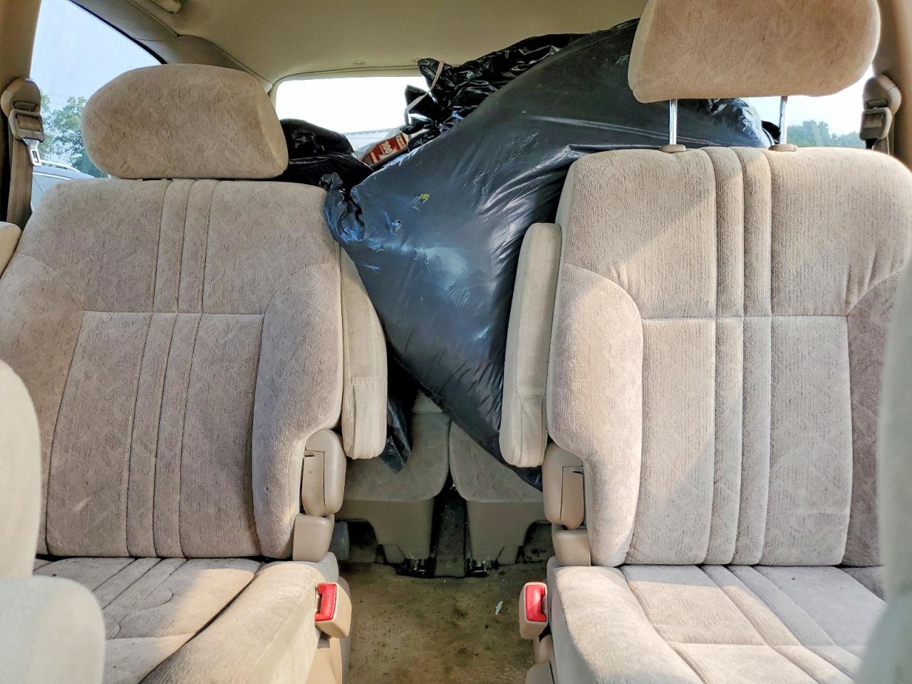 1998 Toyota Sienna Le Green vin: 4T3ZF13C9WU079237