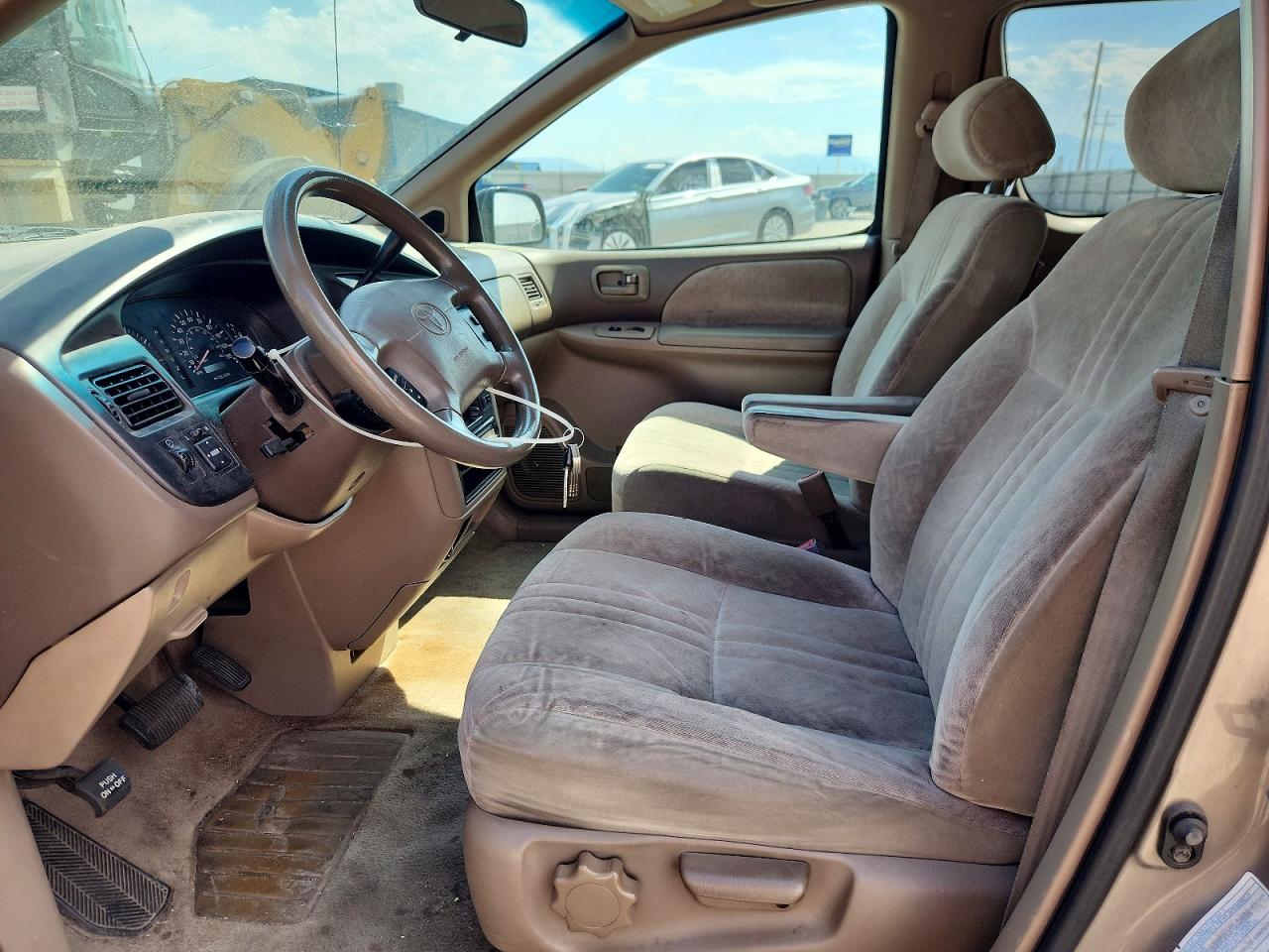 1999 Toyota Sienna Le Brown vin: 4T3ZF13C9XU117017
