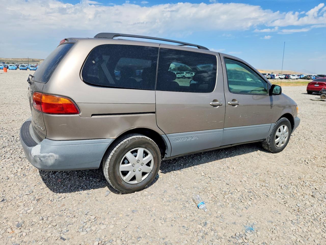 1999 Toyota Sienna Le Brown vin: 4T3ZF13C9XU117017