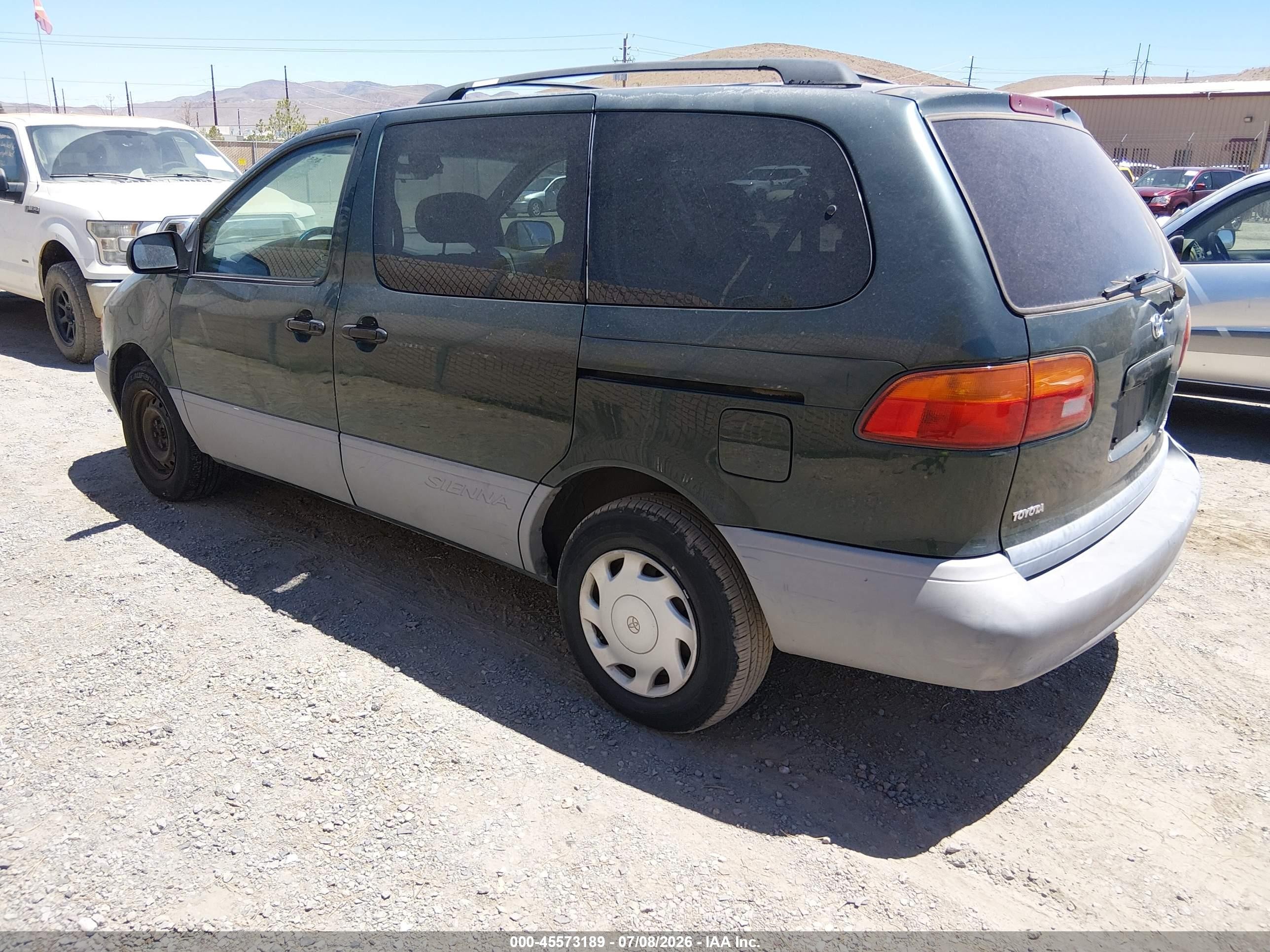 1999 Toyota Sienna Le Green vin: 4T3ZF13C9XU133511