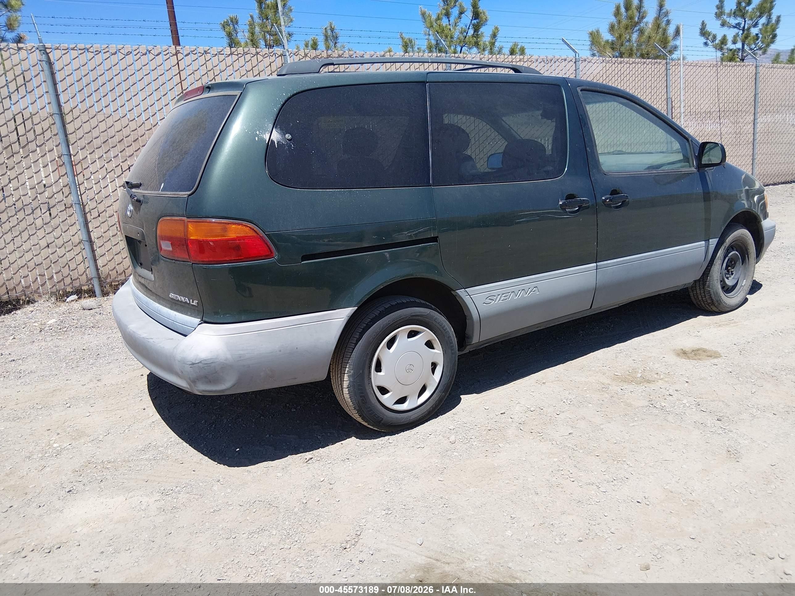 1999 Toyota Sienna Le Green vin: 4T3ZF13C9XU133511