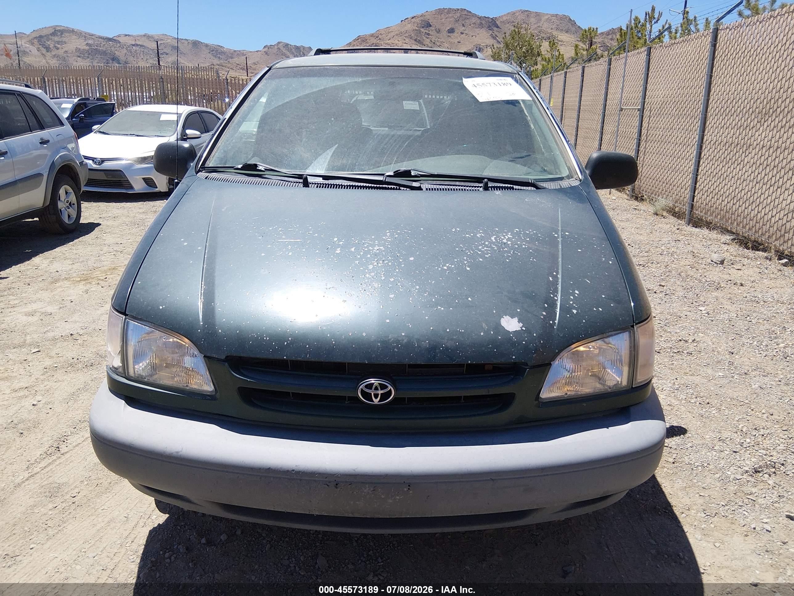 1999 Toyota Sienna Le Green vin: 4T3ZF13C9XU133511