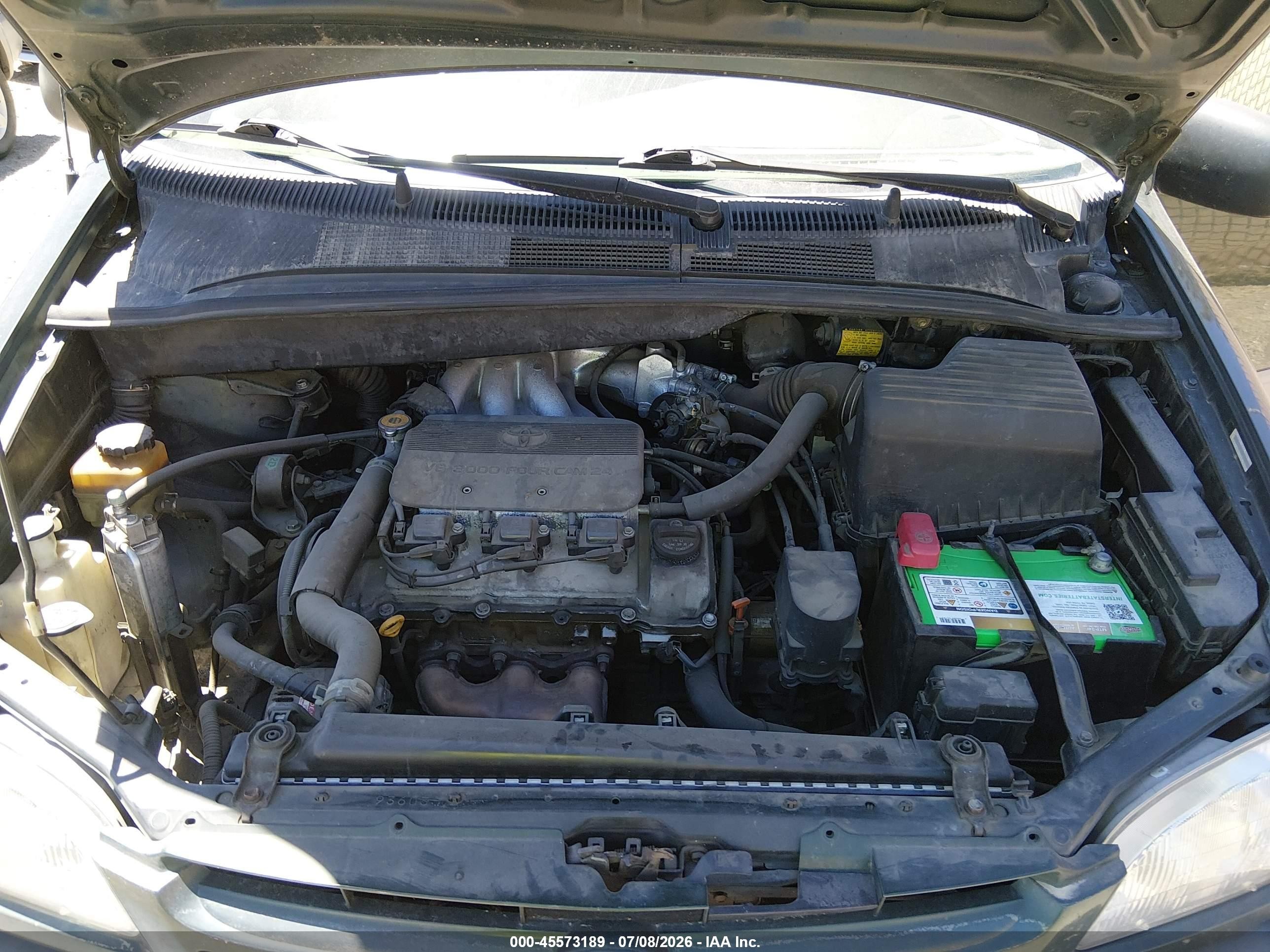 1999 Toyota Sienna Le Green vin: 4T3ZF13C9XU133511