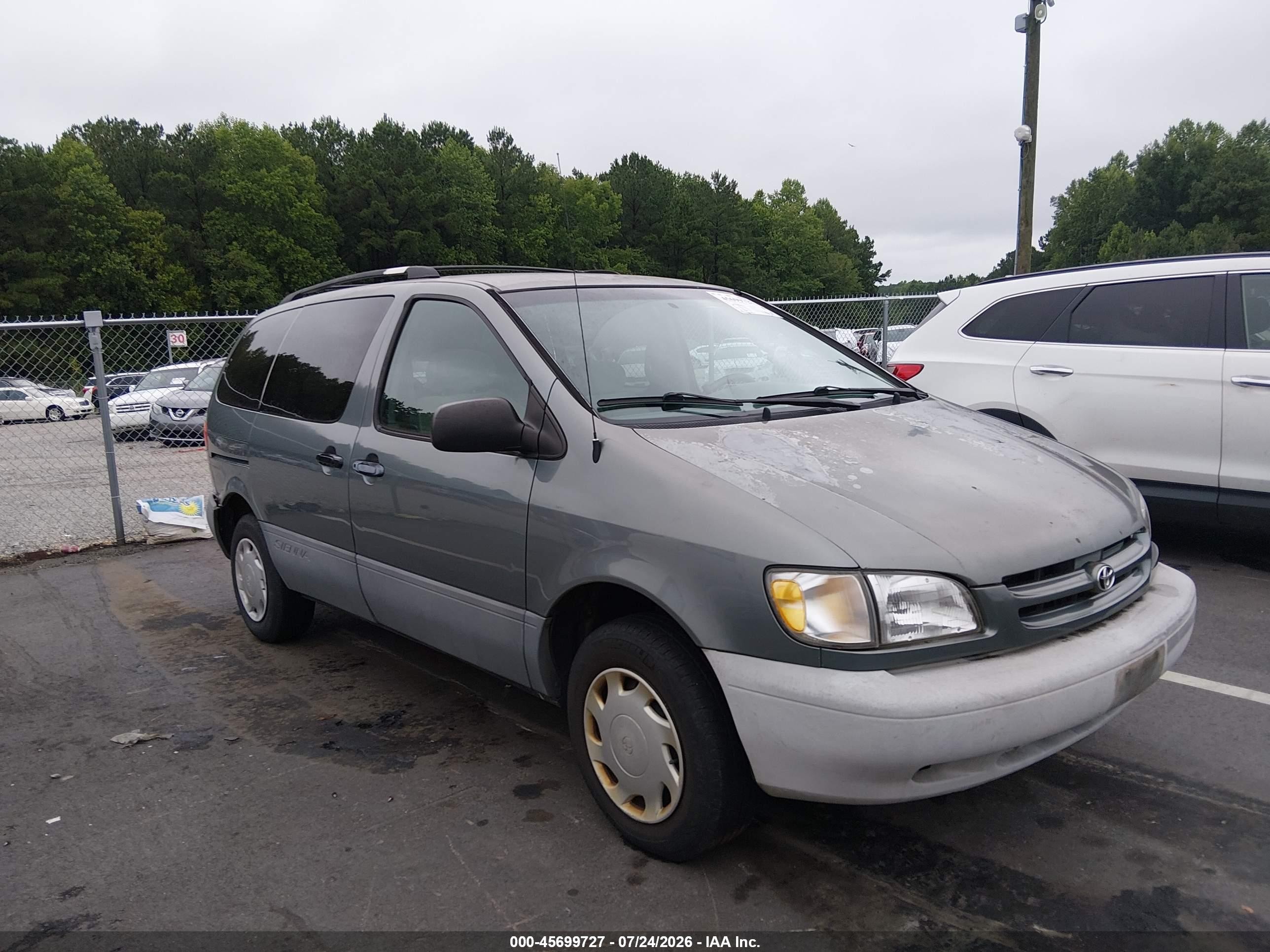 2000 Toyota Sienna Le Green vin: 4T3ZF13C9YU177560