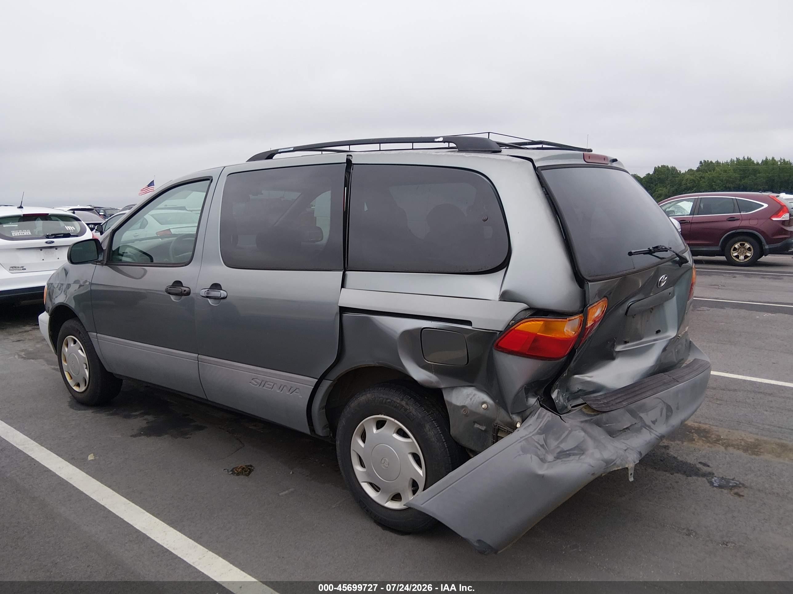 2000 Toyota Sienna Le Green vin: 4T3ZF13C9YU177560
