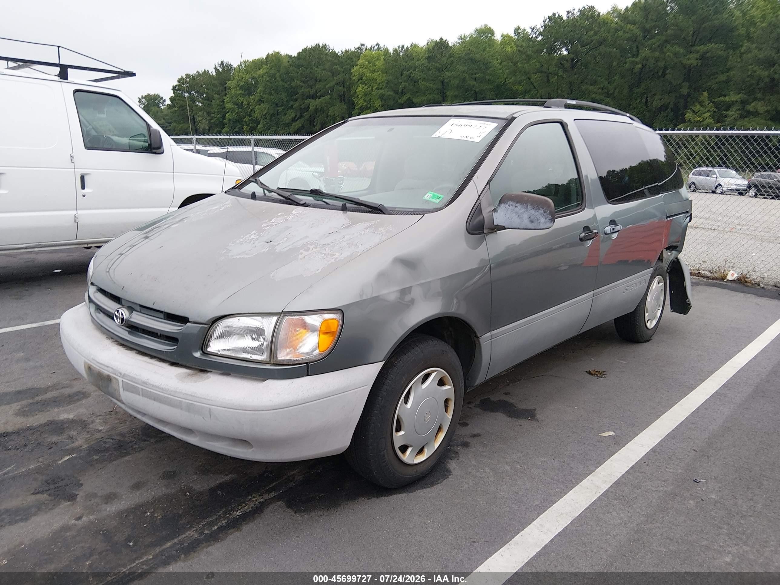 2000 Toyota Sienna Le Green vin: 4T3ZF13C9YU177560