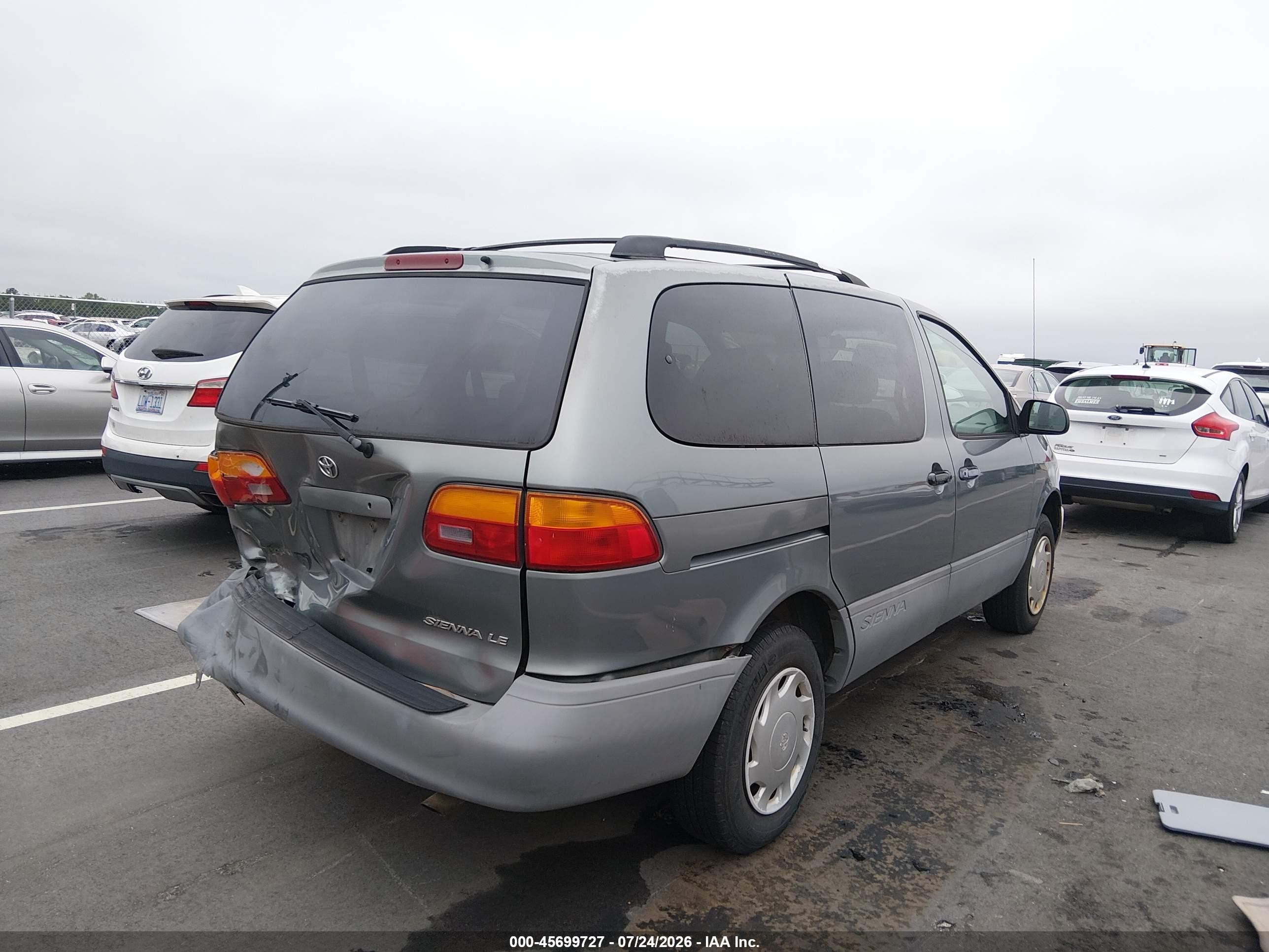 2000 Toyota Sienna Le Green vin: 4T3ZF13C9YU177560