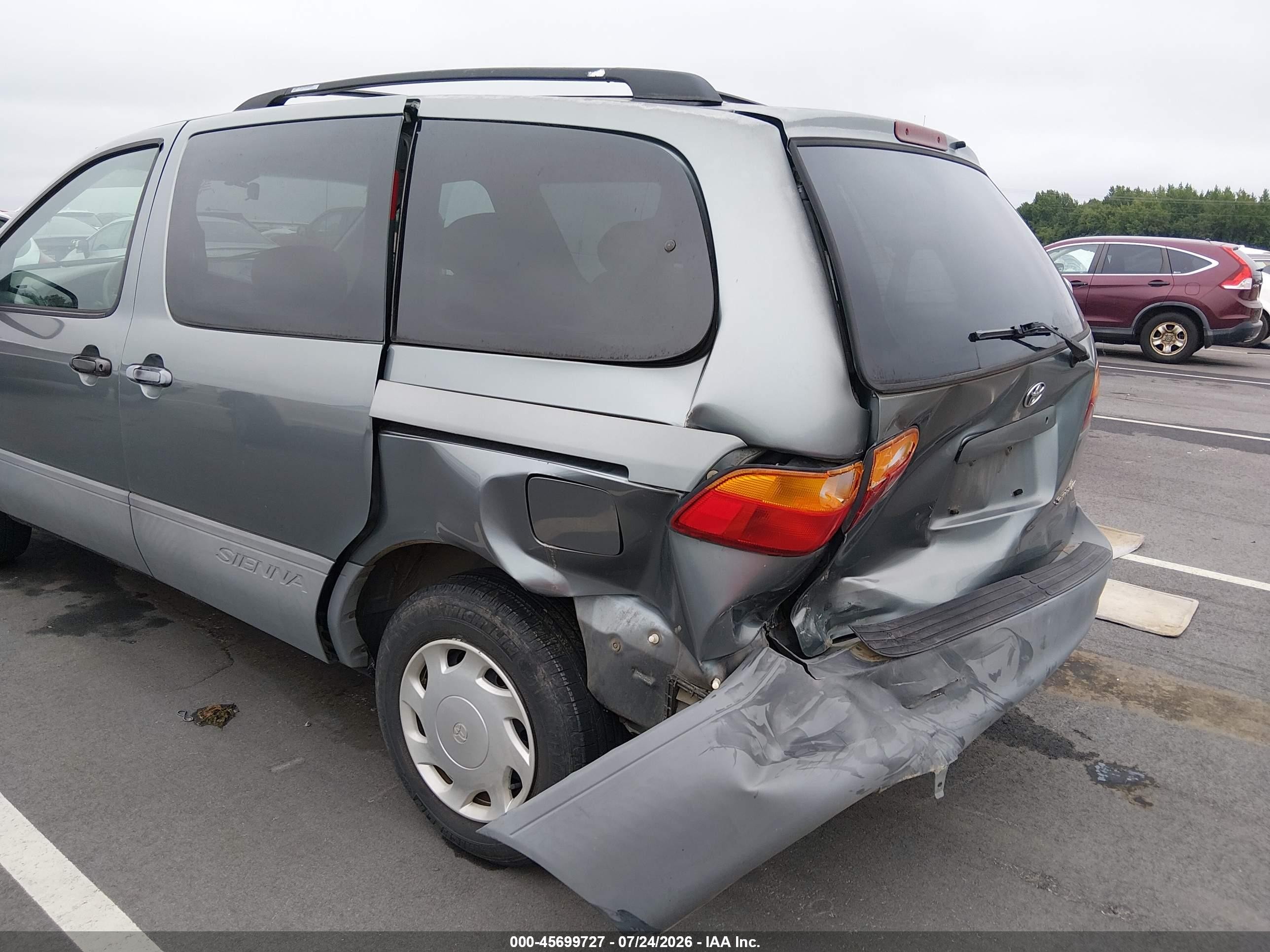 2000 Toyota Sienna Le Green vin: 4T3ZF13C9YU177560