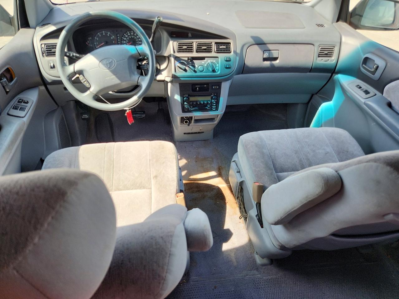 2000 Toyota Sienna Le Burgundy vin: 4T3ZF13C9YU201727