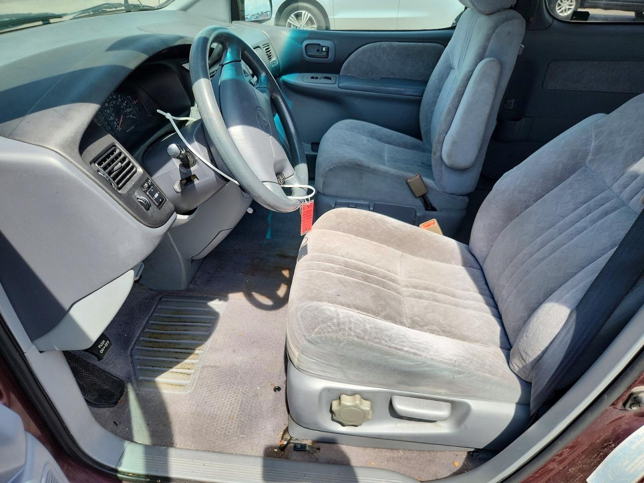 2000 Toyota Sienna Le Burgundy vin: 4T3ZF13C9YU201727