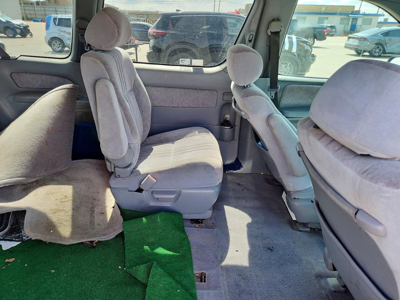 2000 Toyota Sienna Le Burgundy vin: 4T3ZF13C9YU201727
