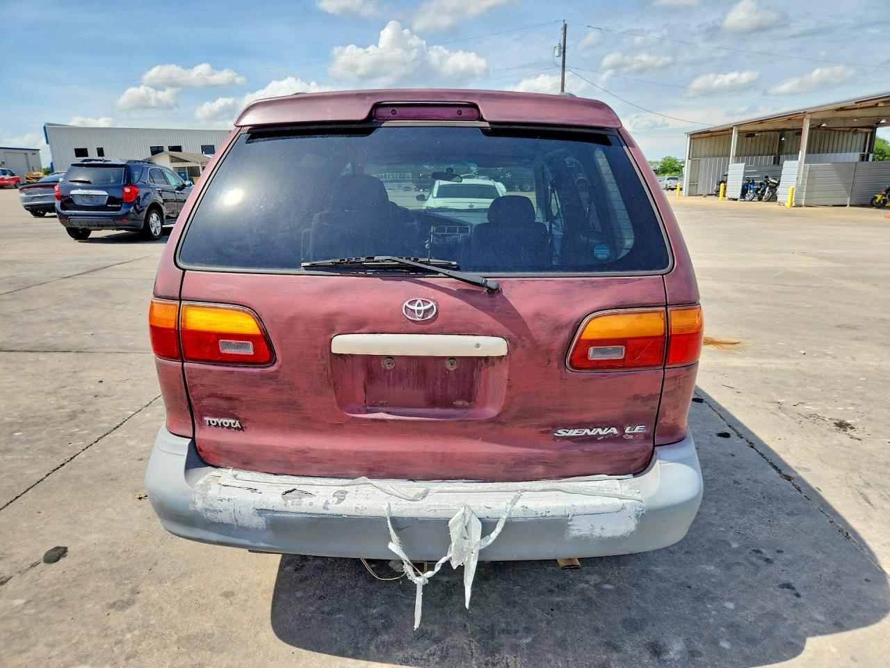2000 Toyota Sienna Le Burgundy vin: 4T3ZF13C9YU201727