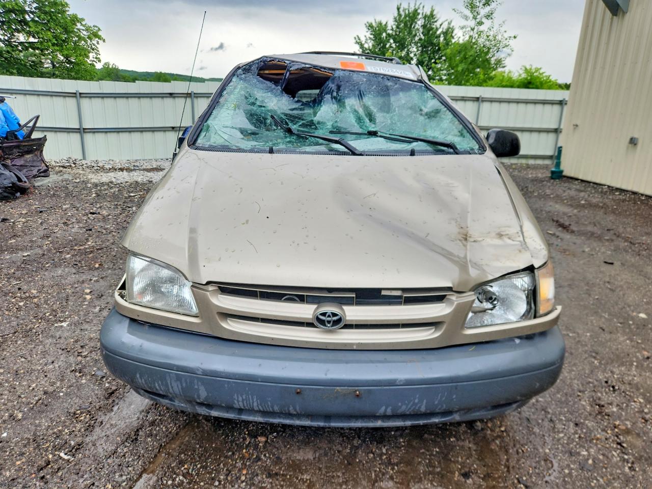 2000 Toyota Sienna Le Tan vin: 4T3ZF13C9YU289338