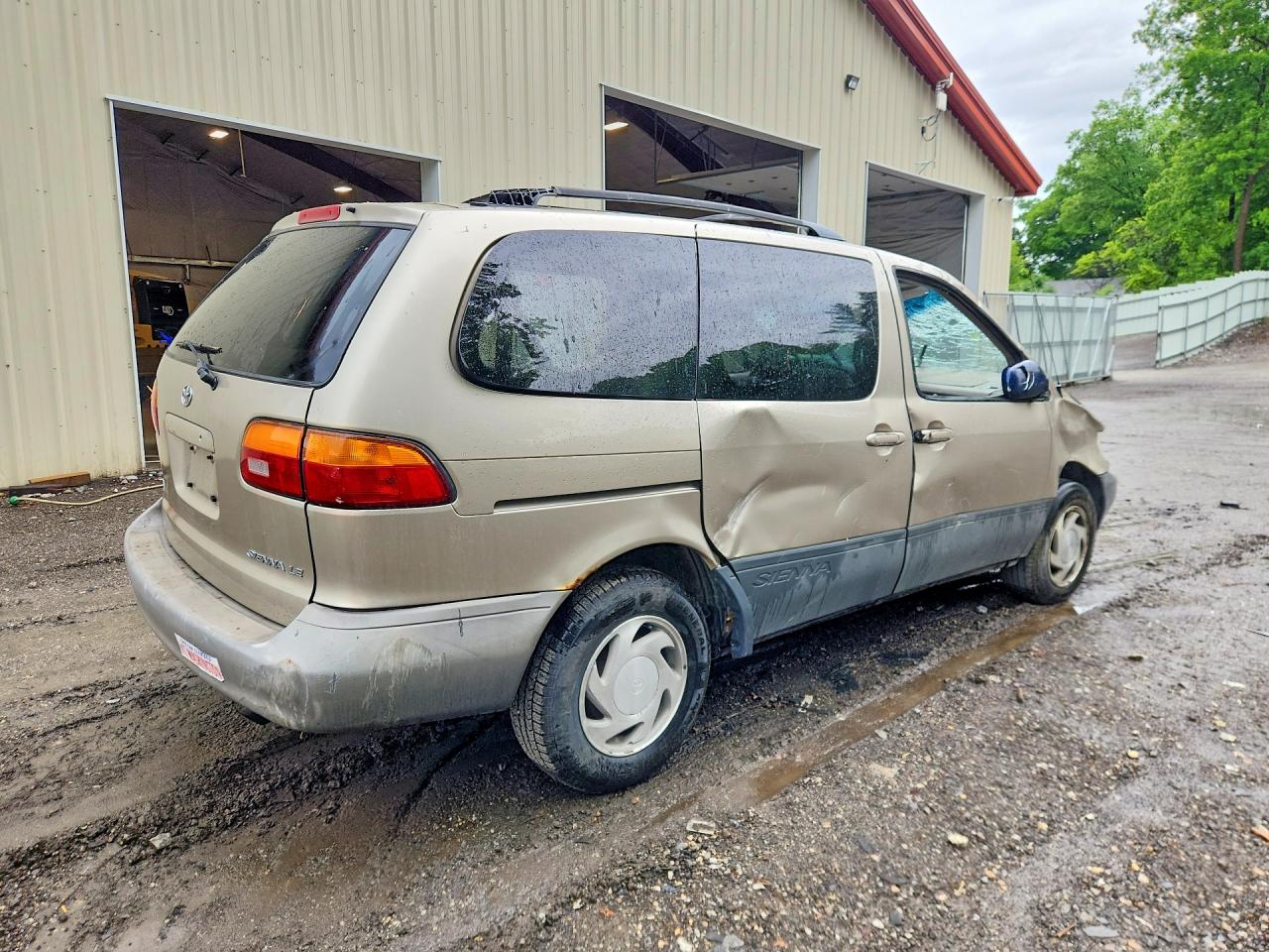 2000 Toyota Sienna Le Tan vin: 4T3ZF13C9YU289338