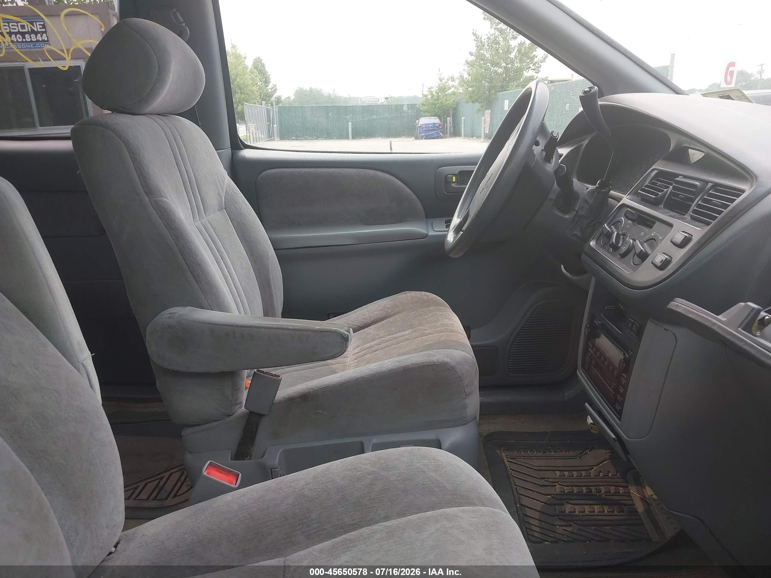 2000 Toyota Sienna Le Light Blue vin: 4T3ZF13C9YU309507