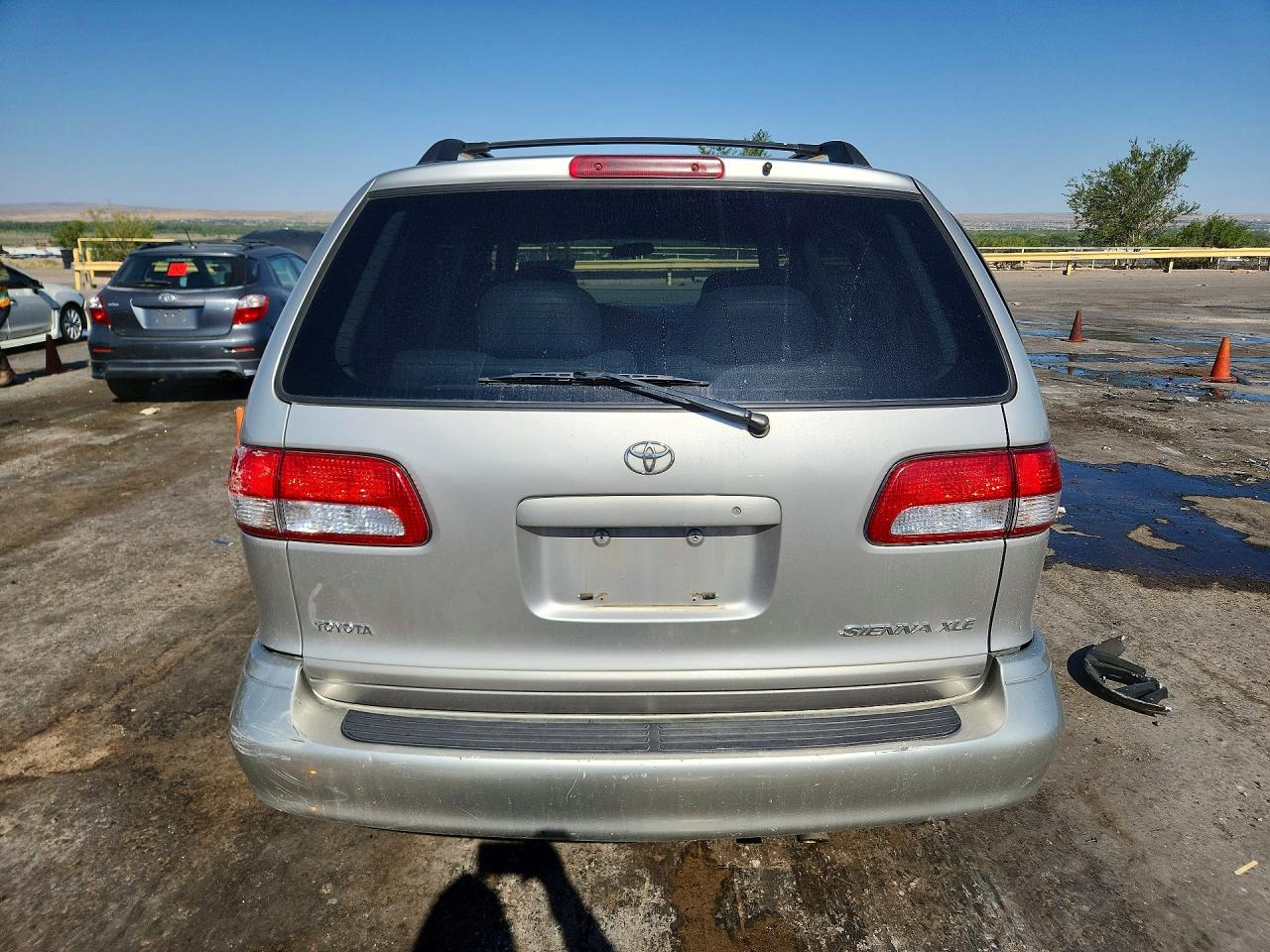 2002 Toyota Sienna Xle Silver vin: 4T3ZF13CX2U462758