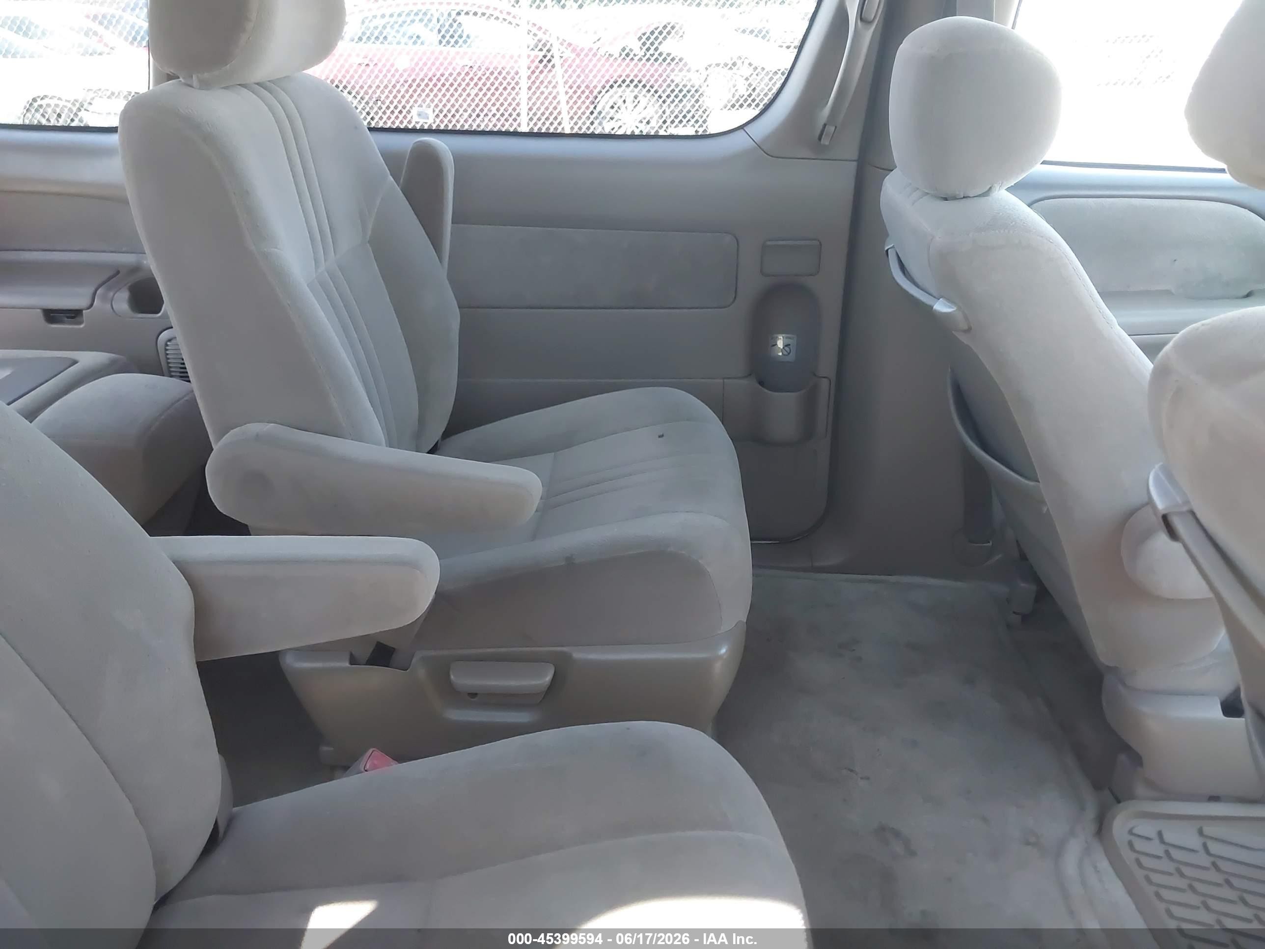 2002 Toyota Sienna Le Gray vin: 4T3ZF13CX2U492486