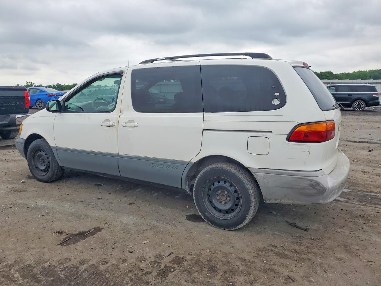 1999 Toyota Sienna Le White vin: 4T3ZF13CXXU155601