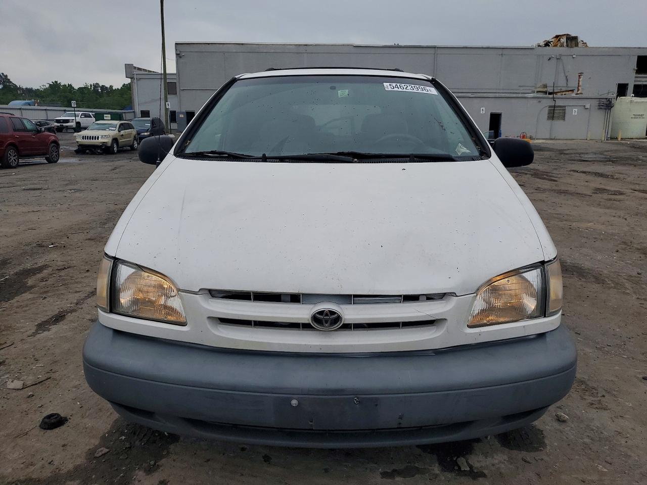1999 Toyota Sienna Le White vin: 4T3ZF13CXXU155601