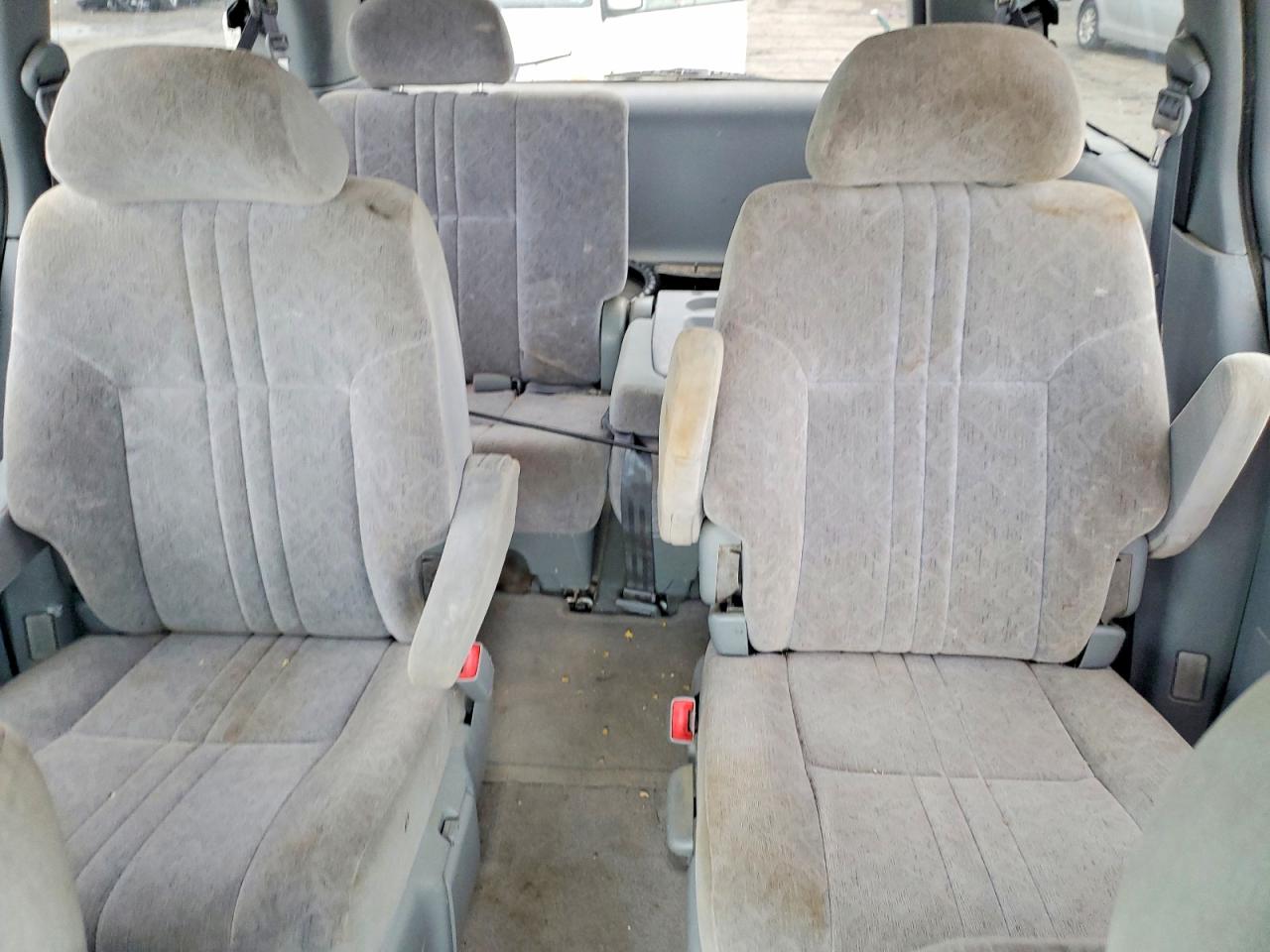 1999 Toyota Sienna Le White vin: 4T3ZF13CXXU155601