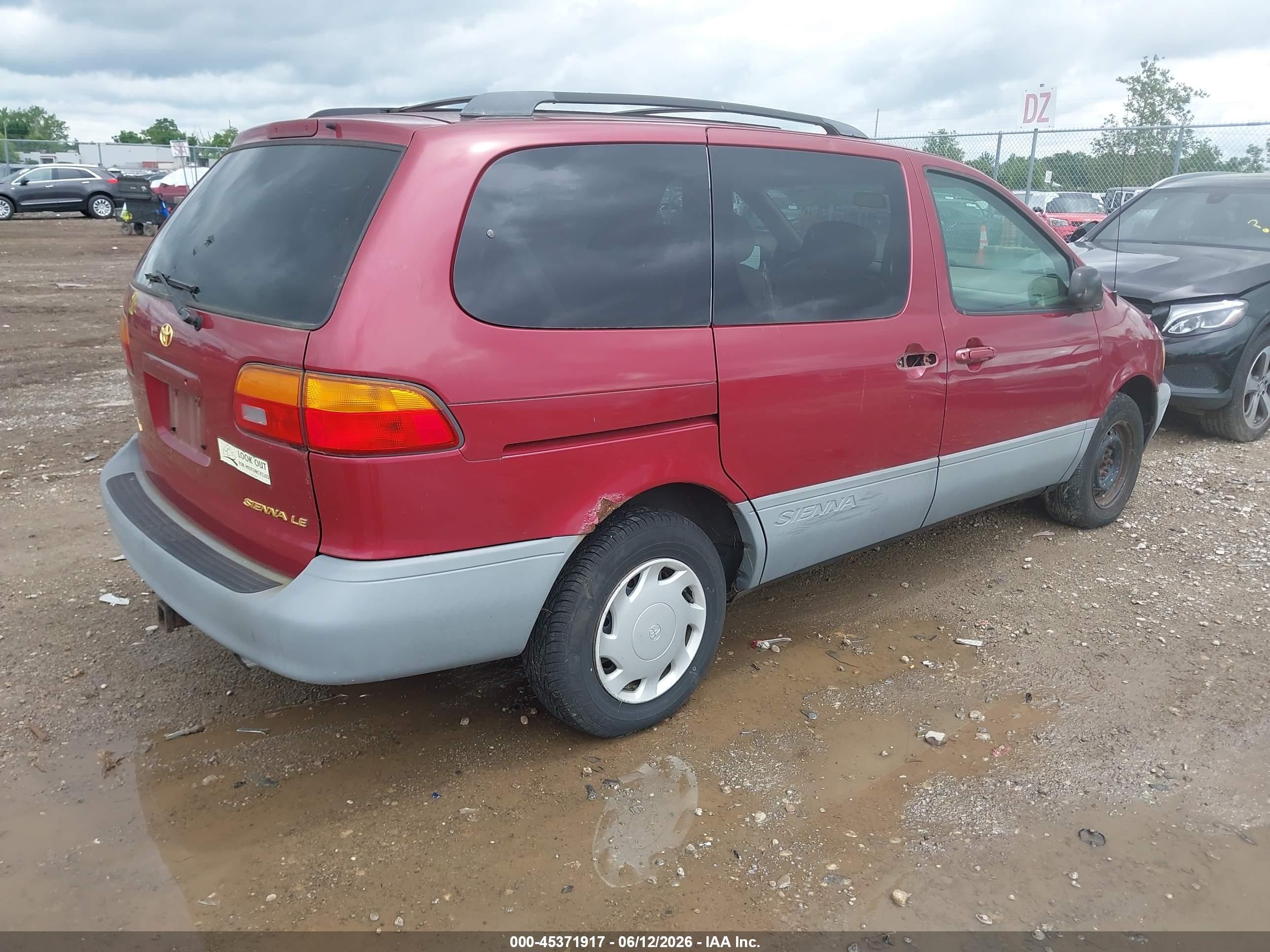 2000 Toyota Sienna Le Red vin: 4T3ZF13CXYU191547