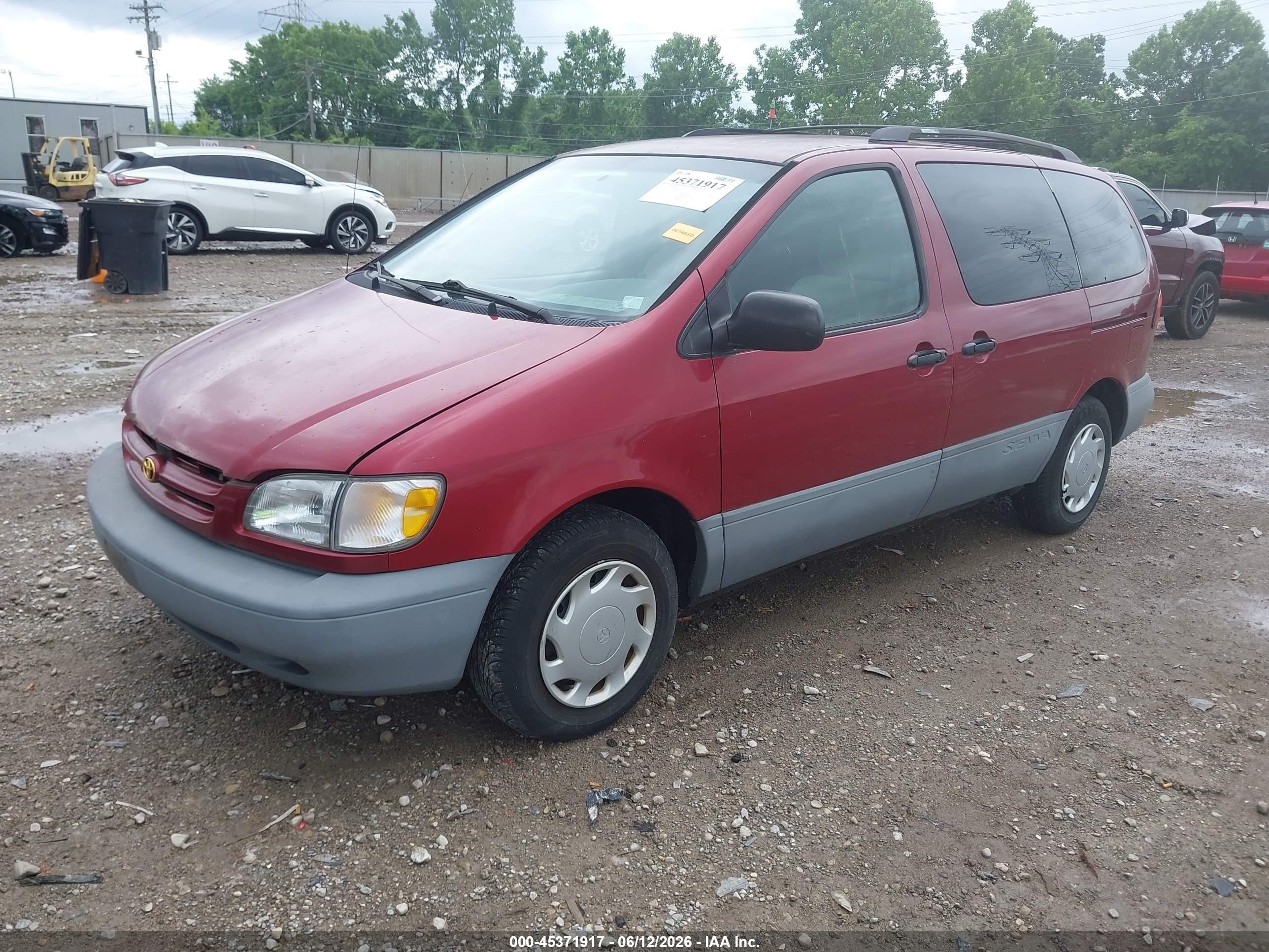 2000 Toyota Sienna Le Red vin: 4T3ZF13CXYU191547