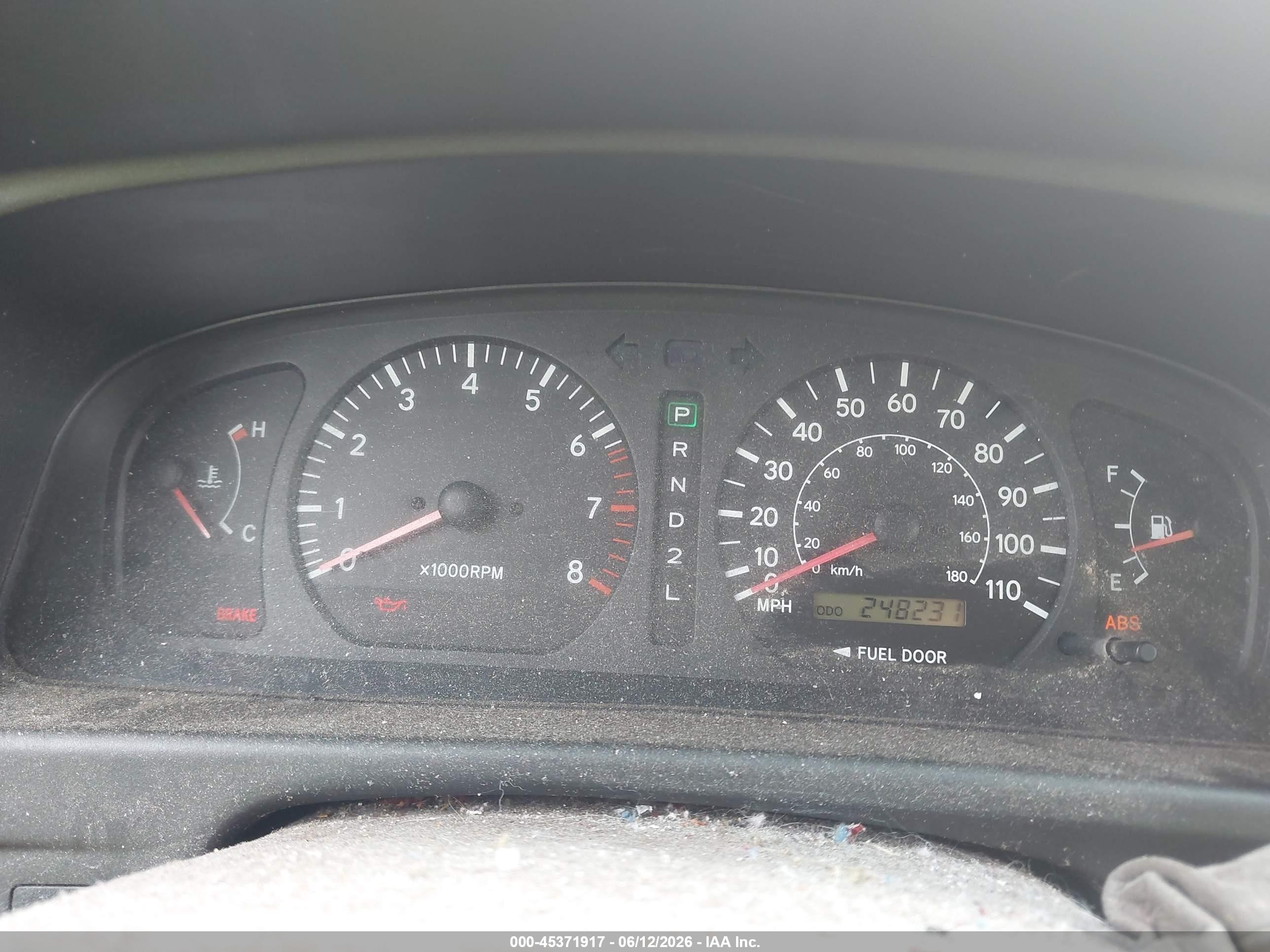 2000 Toyota Sienna Le Red vin: 4T3ZF13CXYU191547