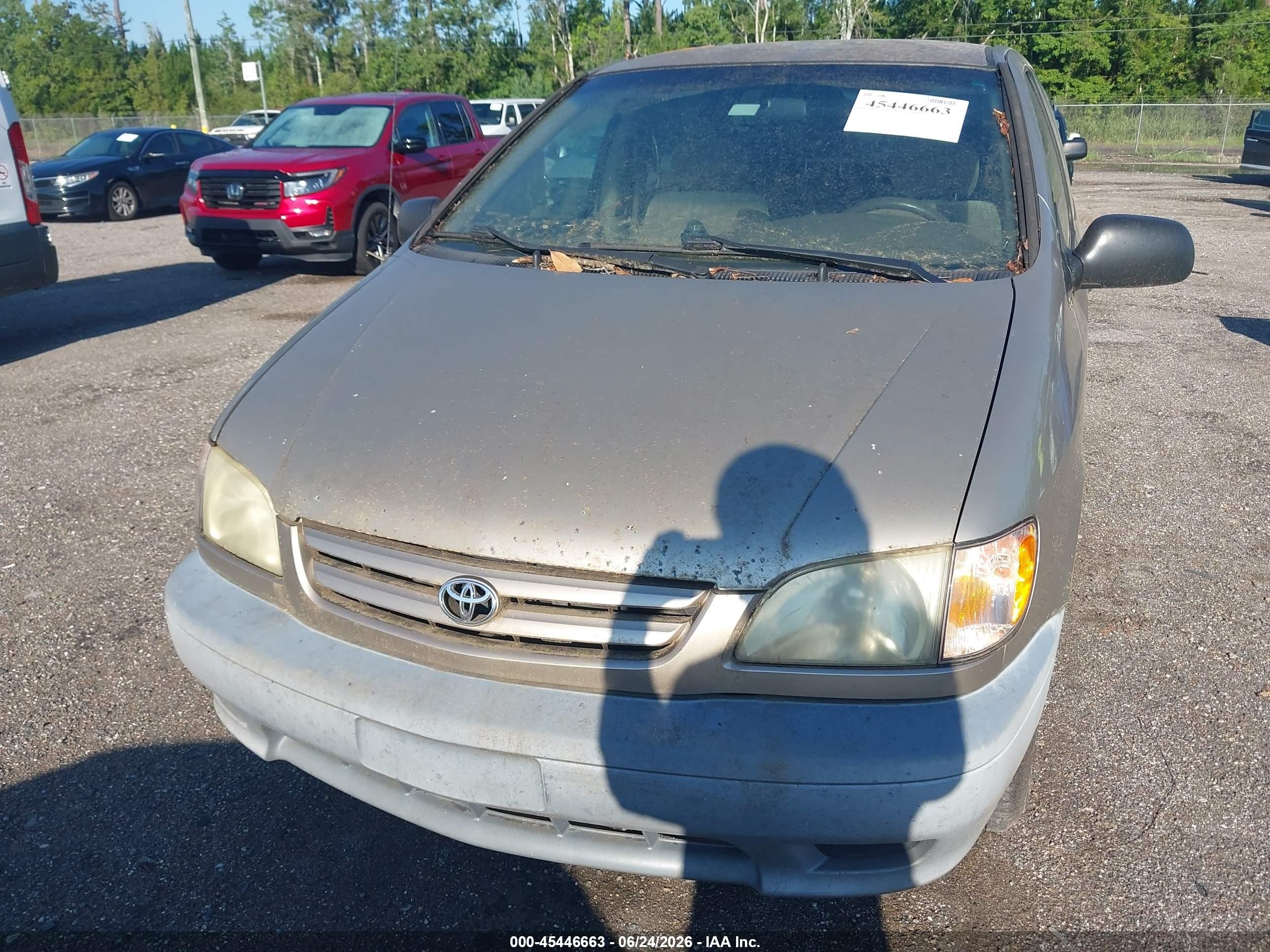 2001 Toyota Sienna Ce Brown vin: 4T3ZF19C01U380172