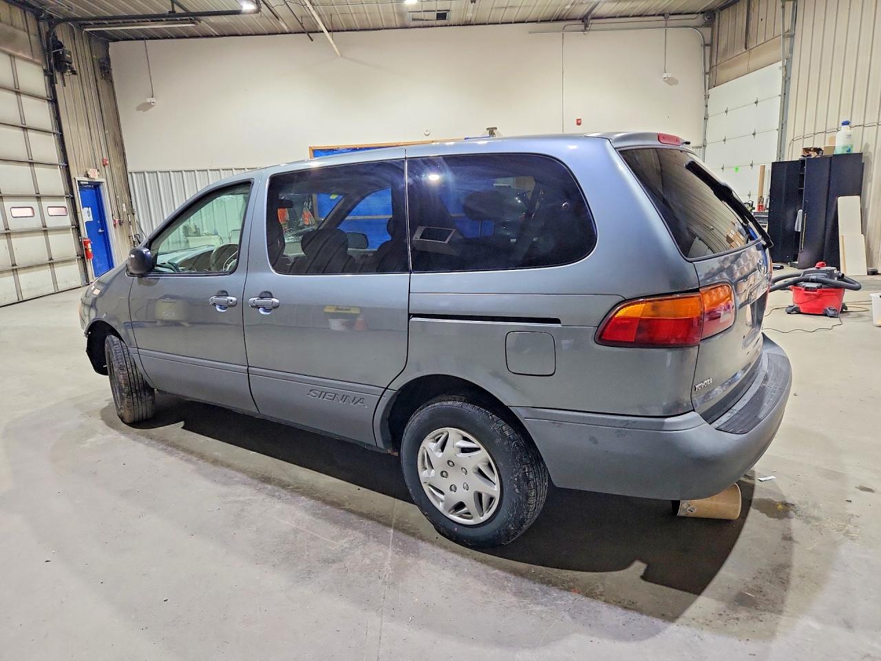 2000 Toyota Sienna Ce Gray vin: 4T3ZF19C2YU202385