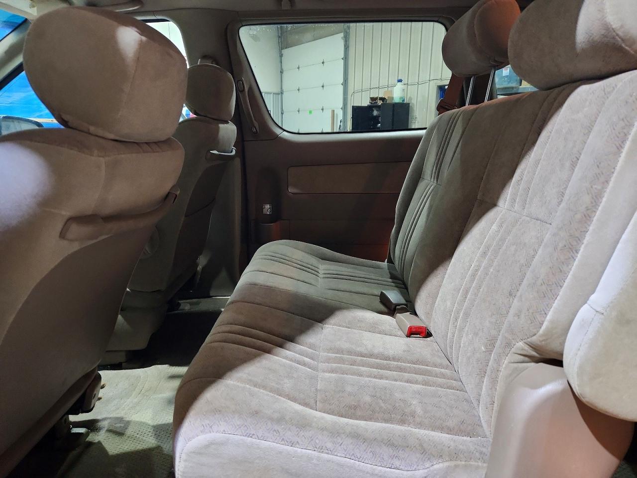 2000 Toyota Sienna Ce Gray vin: 4T3ZF19C2YU202385