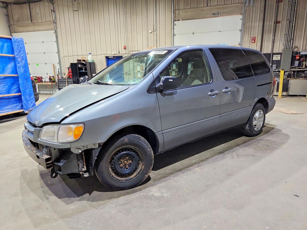 2000 Toyota Sienna Ce Gray vin: 4T3ZF19C2YU202385