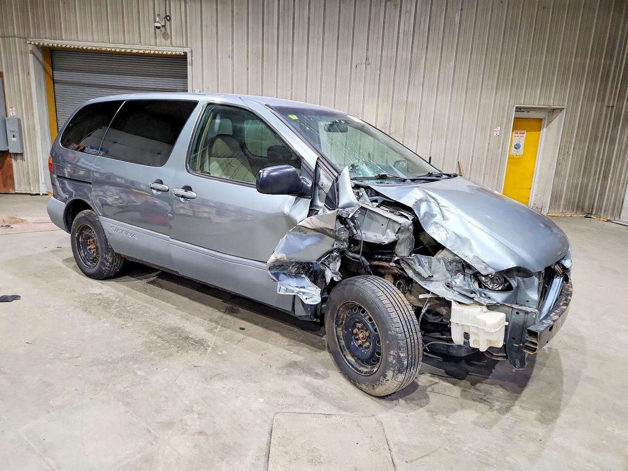 2000 Toyota Sienna Ce Gray vin: 4T3ZF19C2YU202385