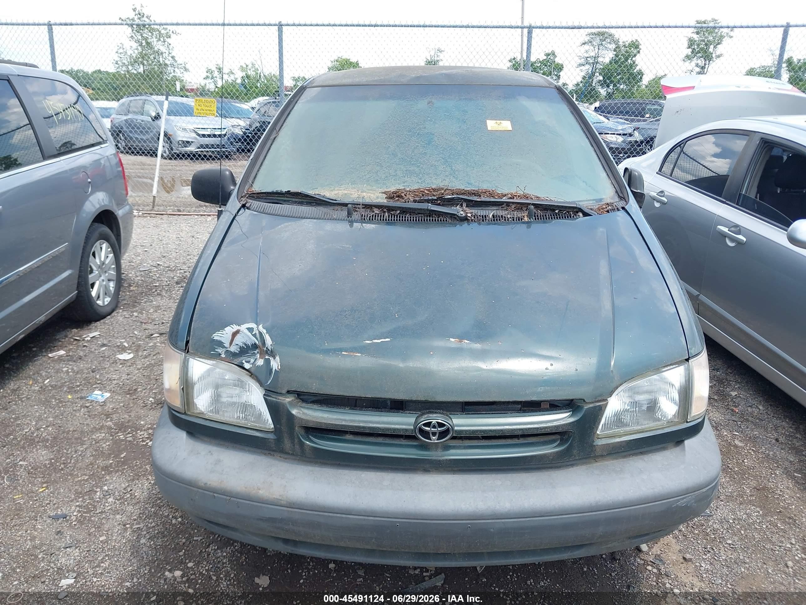 2000 Toyota Sienna Ce Green vin: 4T3ZF19C3YU186469