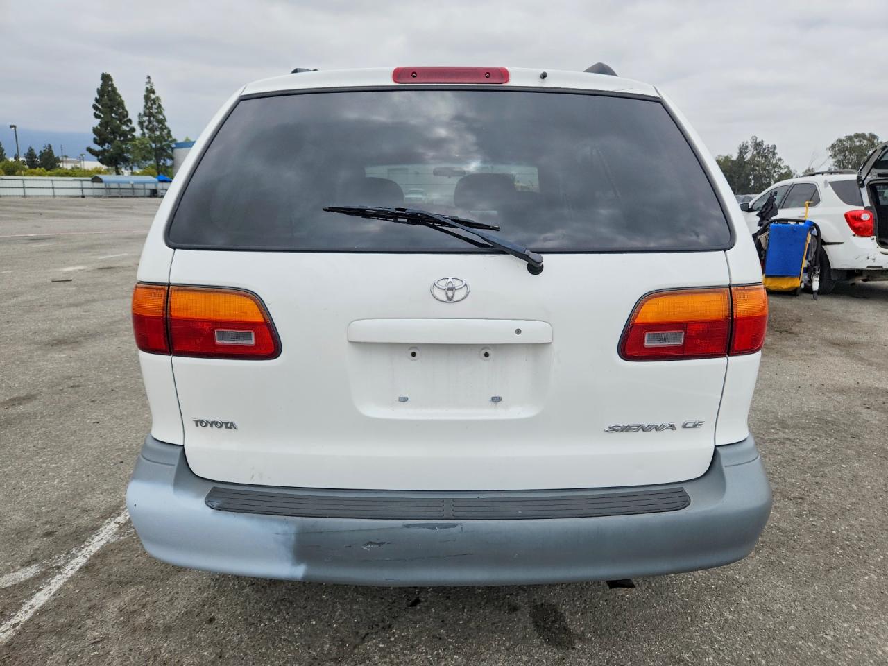 2000 Toyota Sienna Ce White vin: 4T3ZF19C3YU313611