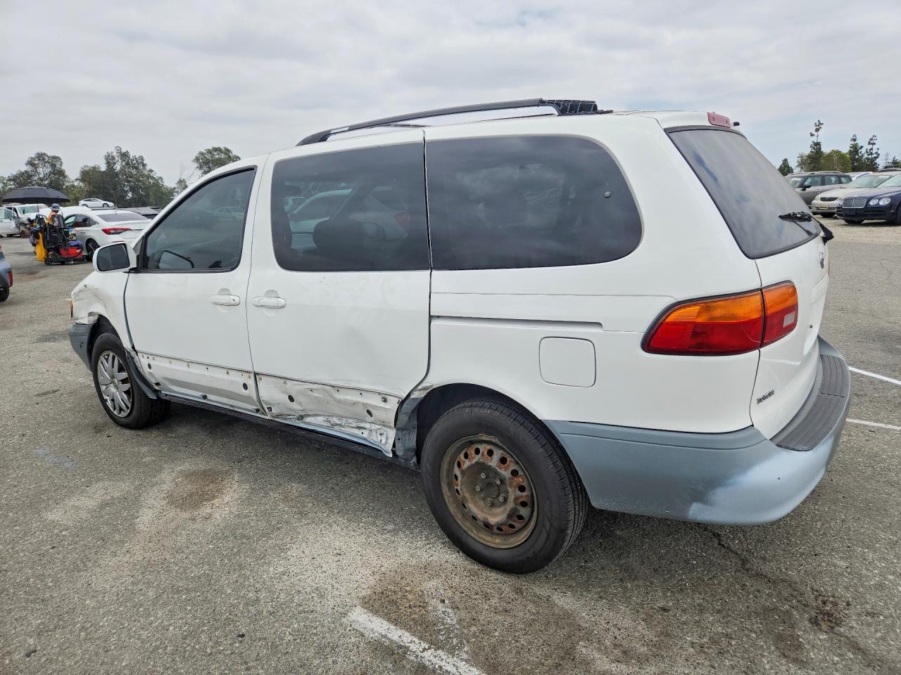 2000 Toyota Sienna Ce White vin: 4T3ZF19C3YU313611