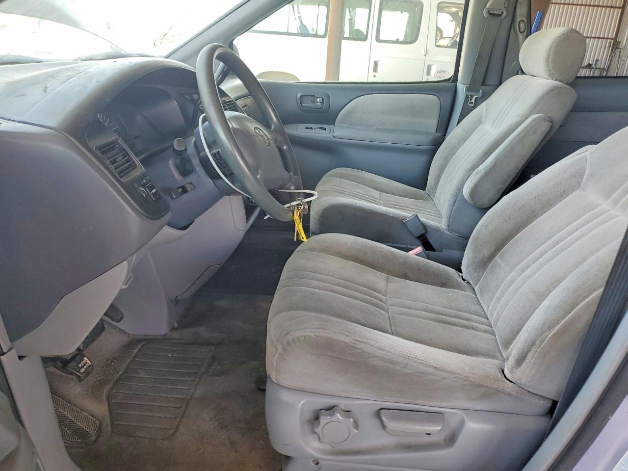 1999 Toyota Sienna Ce Серебряный vin: 4T3ZF19C5XU094410