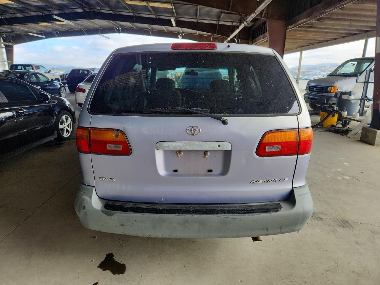 1999 Toyota Sienna Ce Серебряный vin: 4T3ZF19C5XU094410