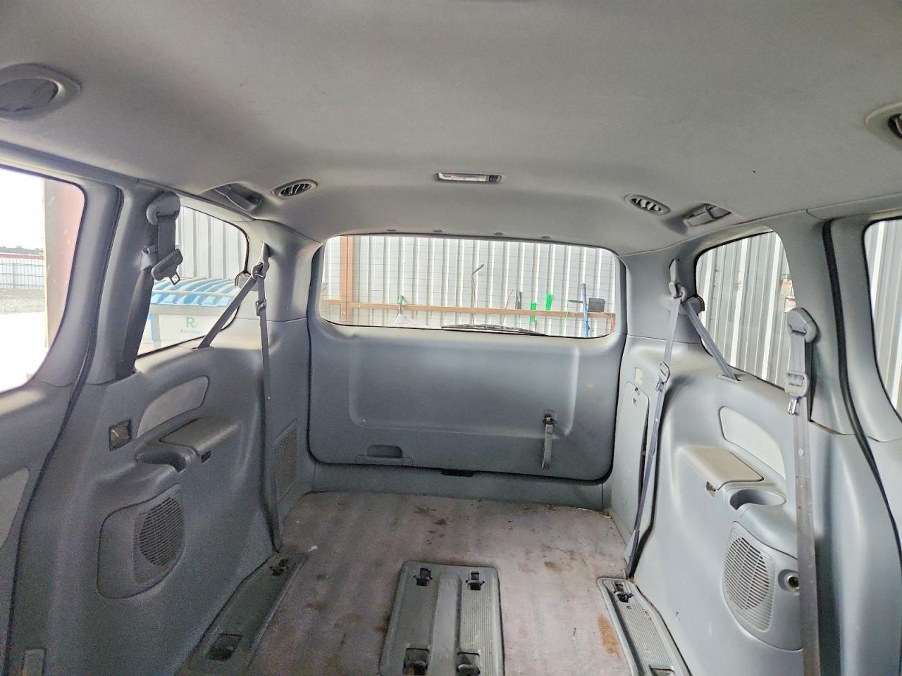 1999 Toyota Sienna Ce Серебряный vin: 4T3ZF19C5XU094410