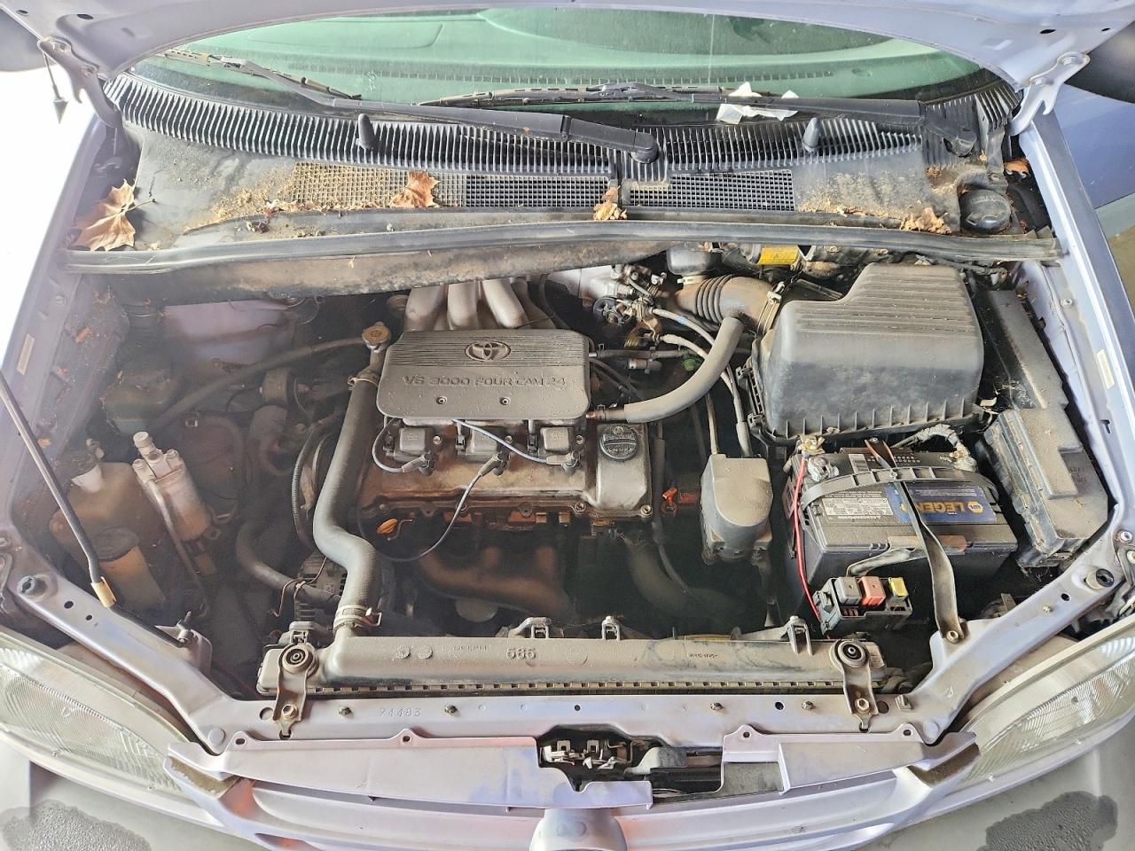 1999 Toyota Sienna Ce Серебряный vin: 4T3ZF19C5XU094410