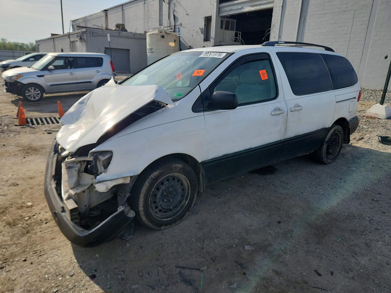 2002 Toyota Sienna Ce White vin: 4T3ZF19C62U437251