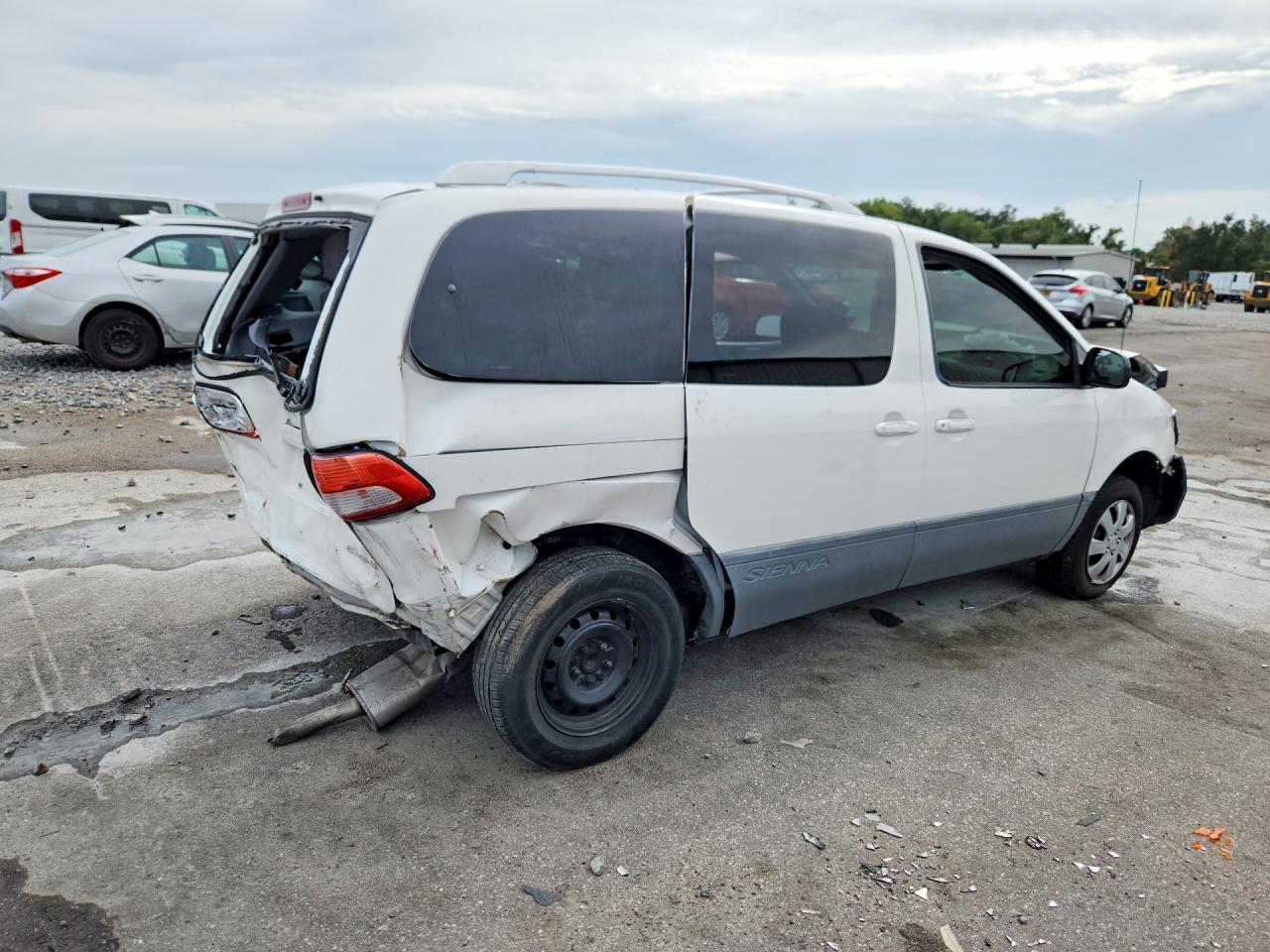 2002 Toyota Sienna Ce White vin: 4T3ZF19C62U495974