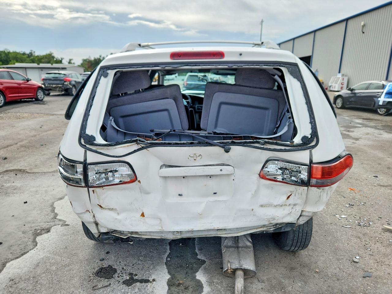 2002 Toyota Sienna Ce White vin: 4T3ZF19C62U495974