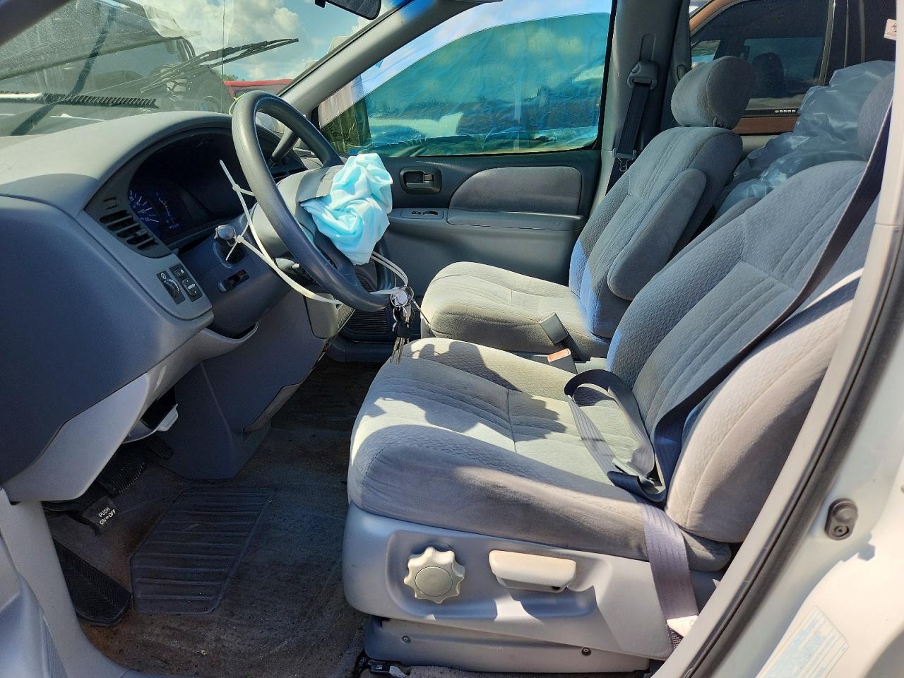 2002 Toyota Sienna Ce White vin: 4T3ZF19C62U495974