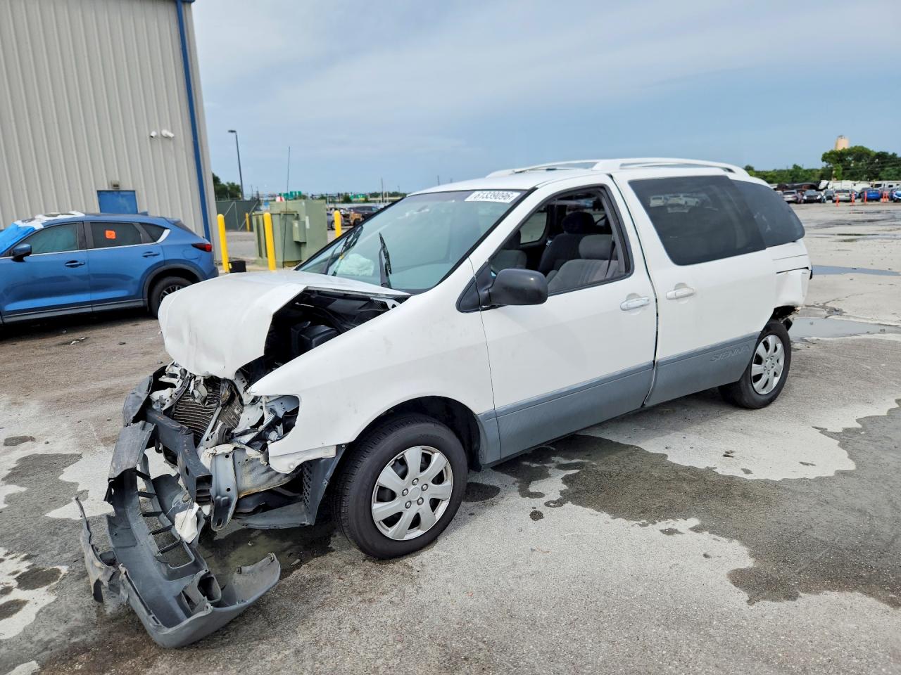 2002 Toyota Sienna Ce White vin: 4T3ZF19C62U495974