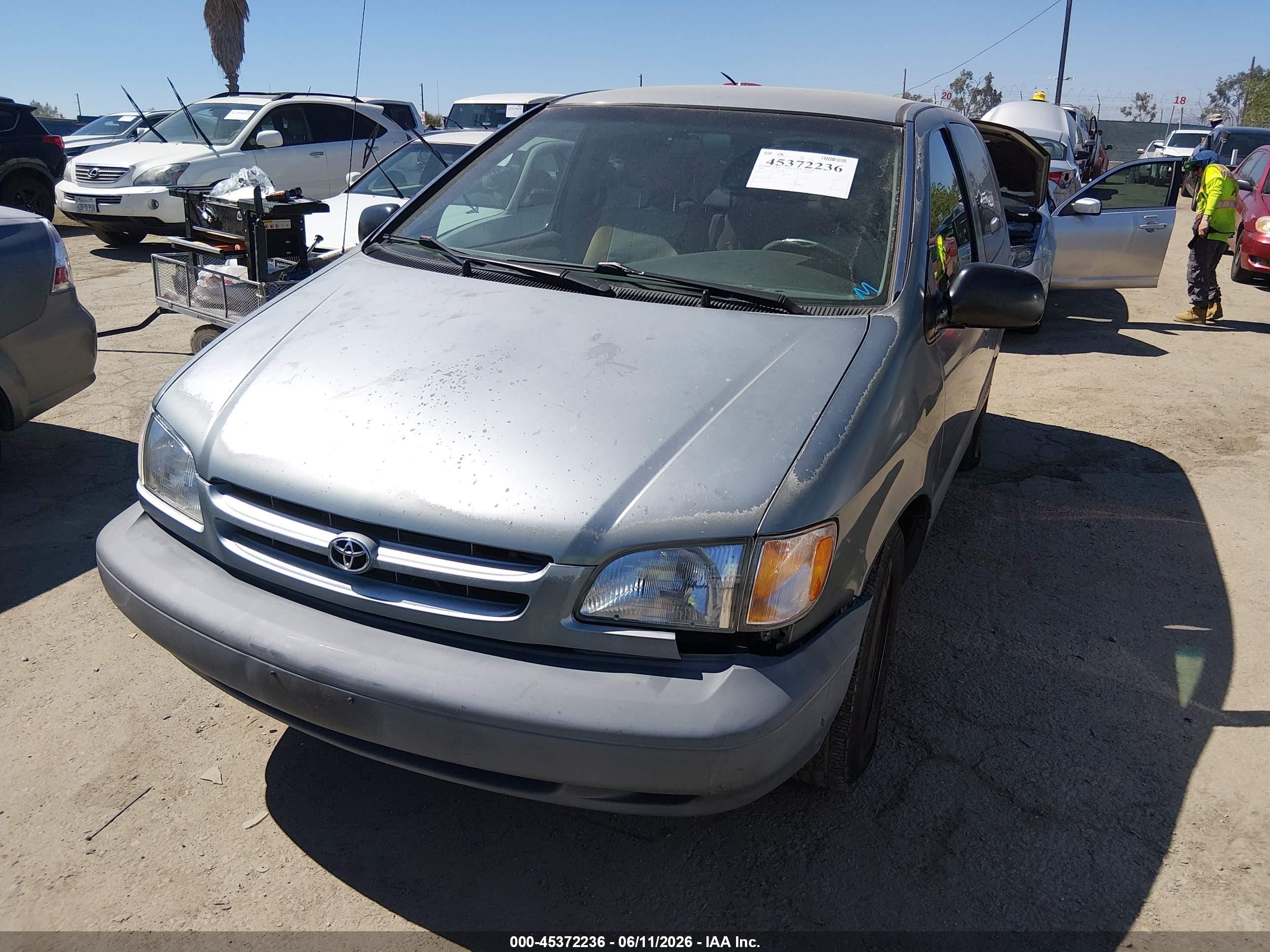 2000 Toyota Sienna Ce Серый vin: 4T3ZF19C6YU211123