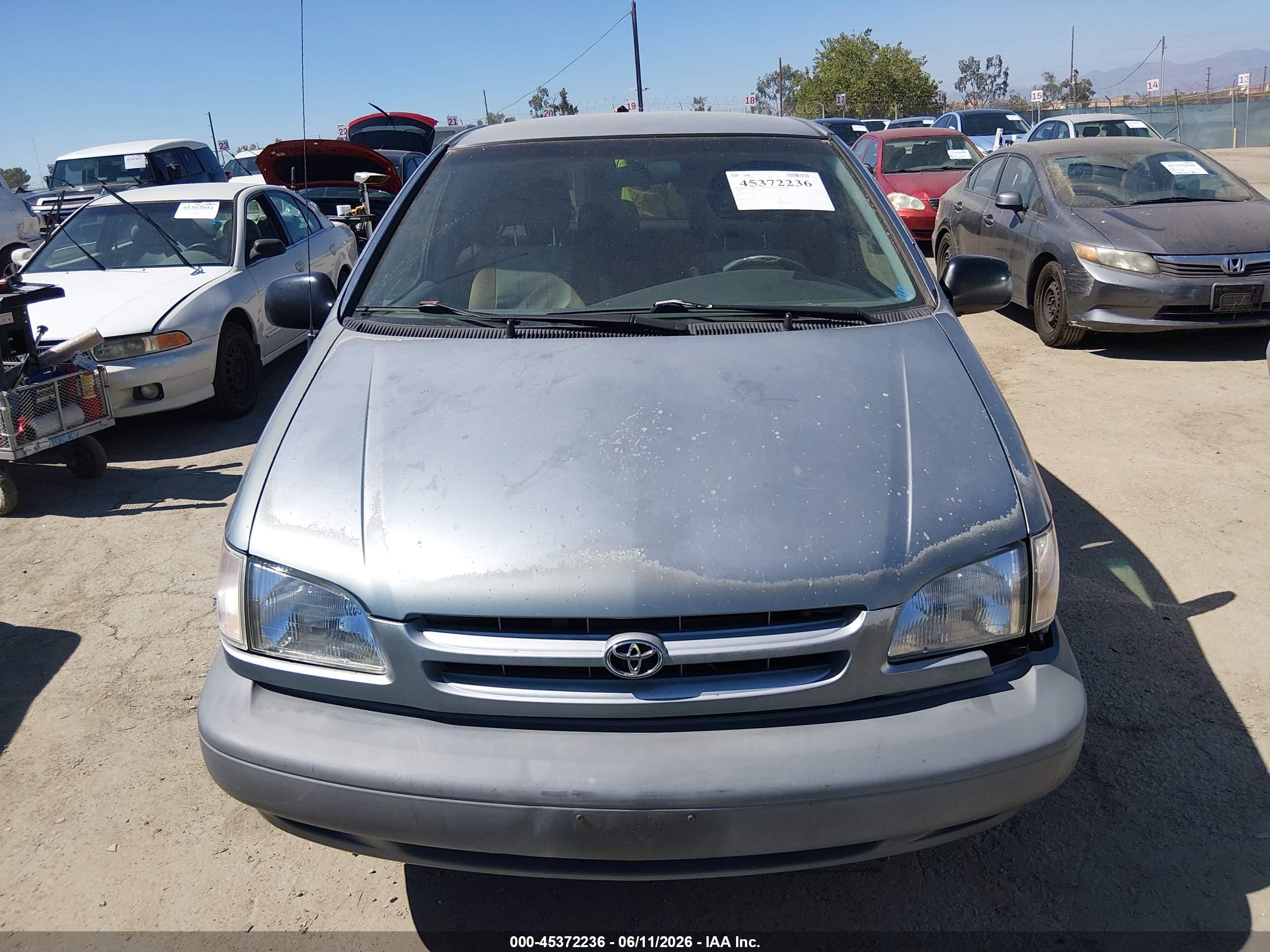 2000 Toyota Sienna Ce Серый vin: 4T3ZF19C6YU211123